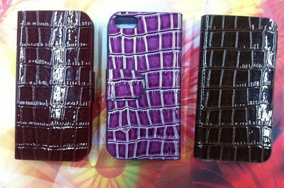 Las cubiertas protectoras de Iphone del tirón lateral negro para el cuero de la PU iPhone5 encajonan IP5C-5